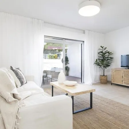 Apartment 2 Bedroom Flat In Nueva Andalucia *